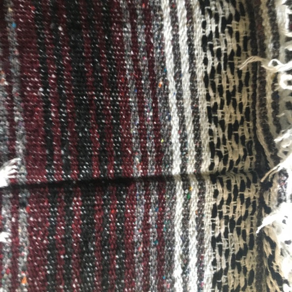 NW AZTEC MAROON STYLE THROW BLANKET 52”x70” - Picture 6 of 8
